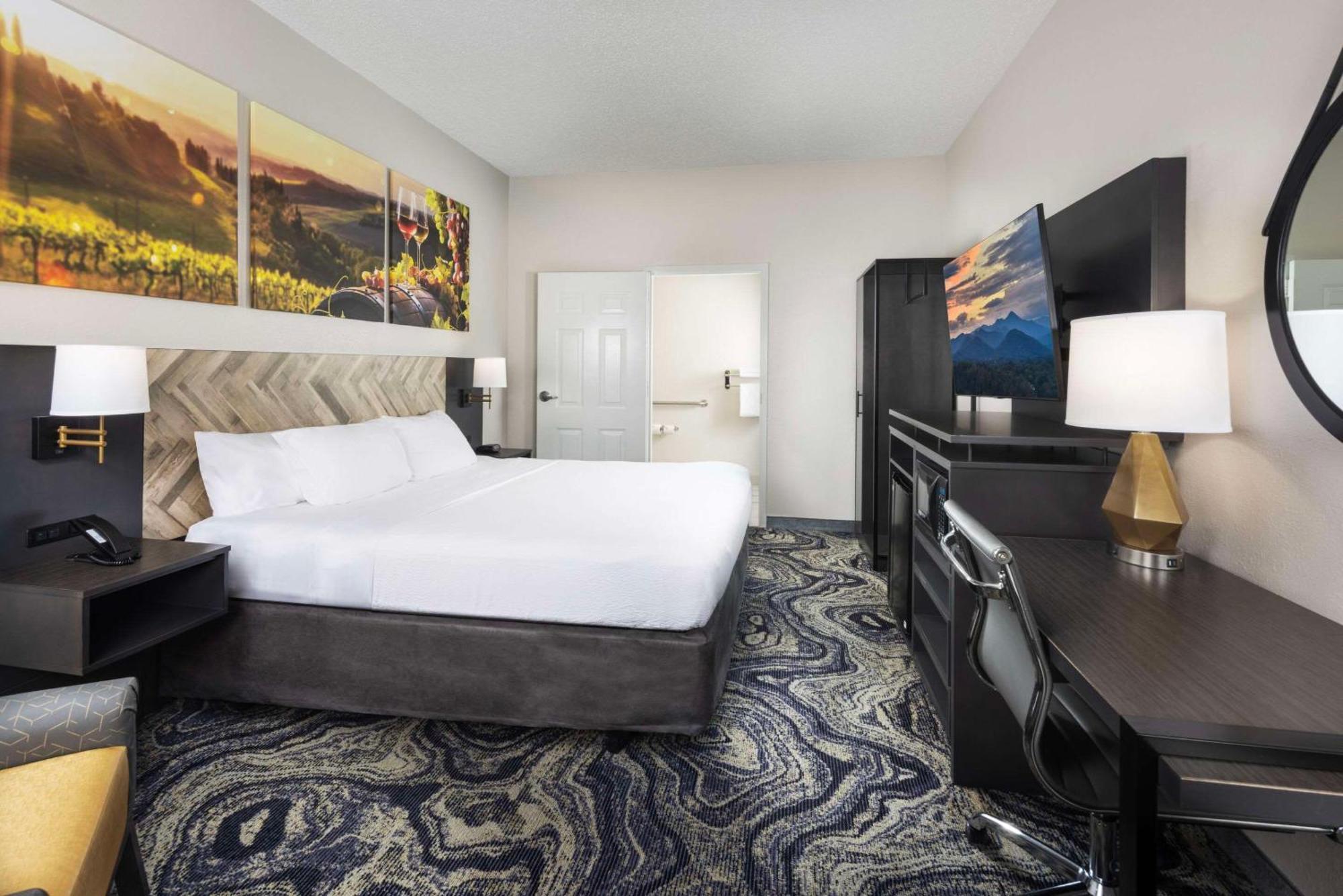 Clarion Biltmore Village