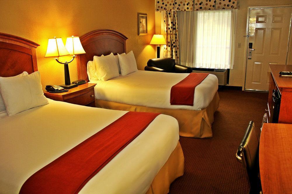 Clarion Biltmore Village 2*